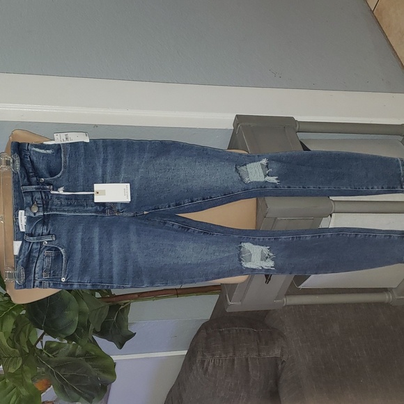 Good American Good Waist in Indigo144 Jeans - Picture 3 of 9